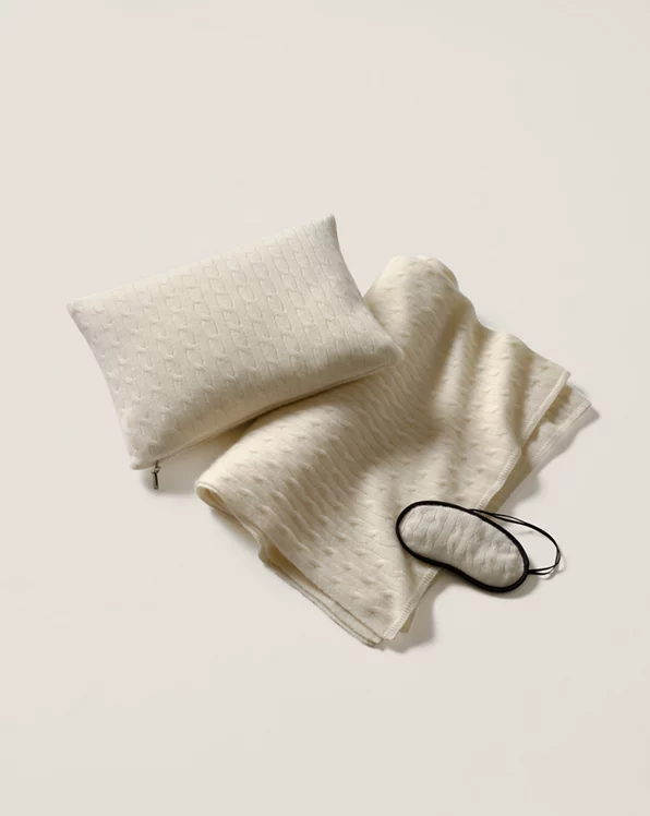 Iconic Cable Cashmere Travel Gift Set