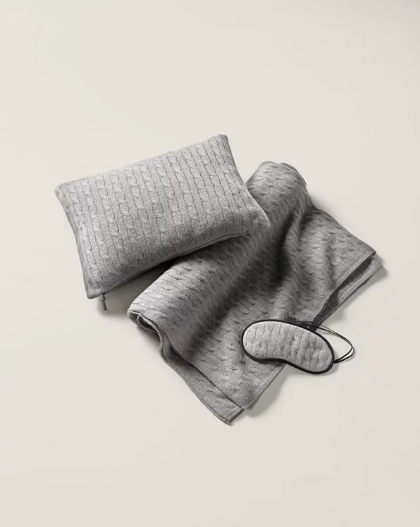 Iconic Cable Cashmere Travel Gift Set